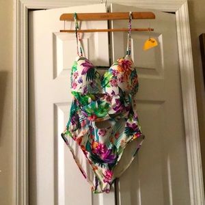 Women’s bathing suit size 10 One Piece La Blanca tropical flowers swim wear